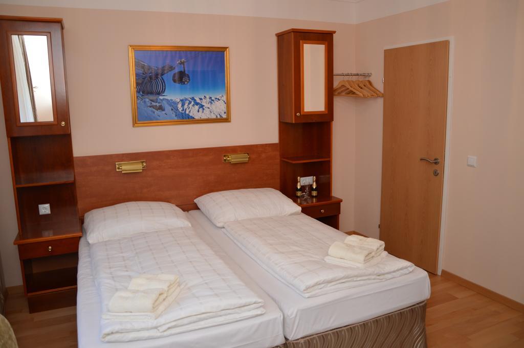 Private Room Pyrkerstrasse Бад Хофгащайн Стая снимка